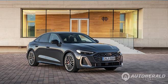 아우디 코리아가&nbsp;'더 뉴 아우디 A5'를 국내 최초 공개하고 사전 예약에 돌입했다. (아우디 코리아)