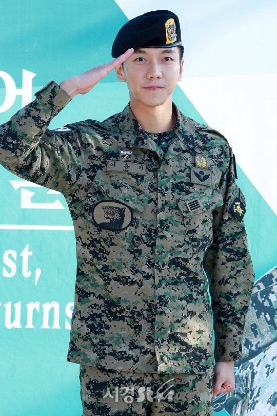 국민예능, 드라마, 노래 모두 승승장구하며 이미지 엄청좋다가 한순간 추락한 인물.JPG