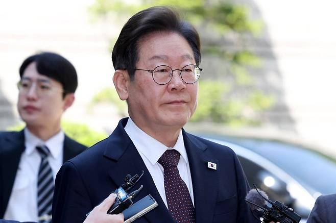 이재명 더불어민주당 제21대 대통령 선거 후보가 29일 오전 서울 서초구 서울중앙지방법원에서 '대장동 배임 및 성남FC 뇌물 의혹' 혐의와 관련 공판에 출석하고 있다. 뉴시스