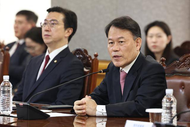 윤한홍 국민의힘 의원이 9일 오전 서울 중구 은행회관에서 열린 민생 경제 및 은행권 경쟁력 제고를 위한 국민의힘-은행권 현장 간담회에서 모두발언을 하고 있다. 뉴스1