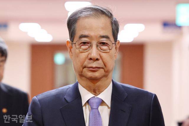 한덕수 대통령 권한대행 국무총리가 29일 정부서울청사에서 열린 국무회의에 참석하고 있다. 왕태석 선임기자