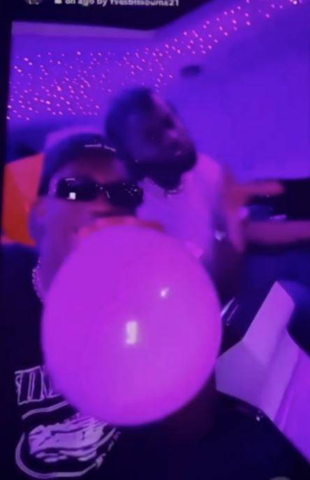 웃음 가스를 흡입한 이브 비수마. 사진=더 선