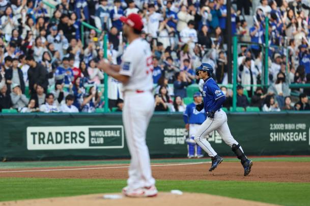 29일 인천 SSG전 1회 홈런을 떄려낸 구자욱이 3루를 돌고 있다. SSG 제공