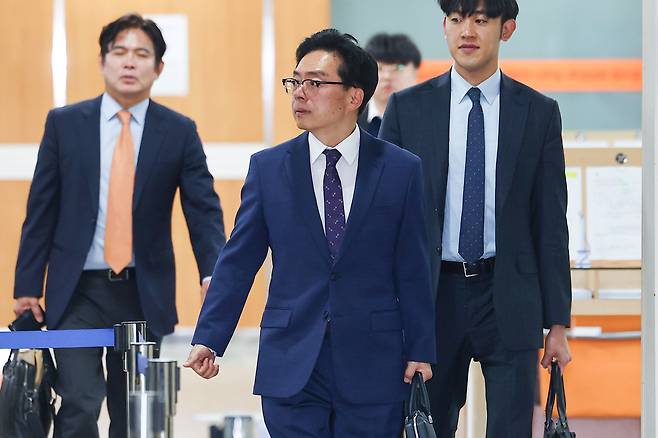 12·3 비상계엄 사태 관련 내란중요임무 종사 혐의를 받는 윤승영 전 경찰청 국가수사본부 수사기획조정관(치안감)이 29일 서울 서초구 서울중앙지법에서 열린 1심 속행공판에 출석하고 있다. 연합뉴스