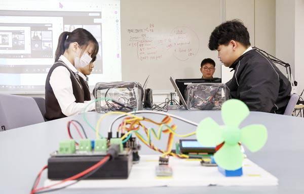 서울 한 고등학교에서 고교학점제 ‘스마트콘텐츠 실무 수업’이 진행되고 있다. 연합뉴스