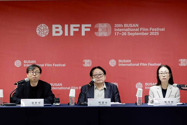 From left: Festival Director Jung Han-seok, BIFF Chairperson Park Gwang-su and Program Director Park Ga-eon at Tuesday's press conference at the Busan Cinema Center (BIFF)