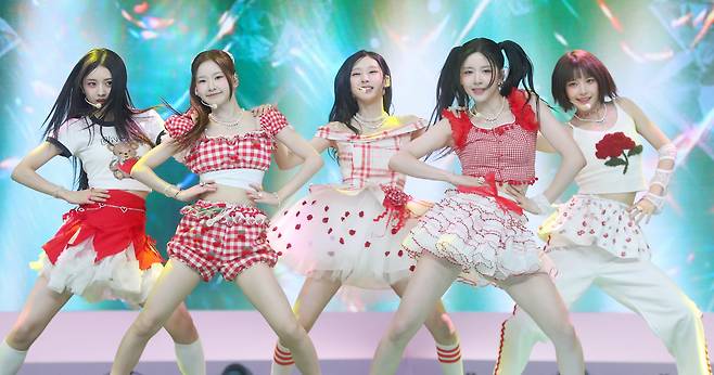 Girl group HITGS performs during their debut showcase held in Seoul, Monday. (H Music Entertainment)