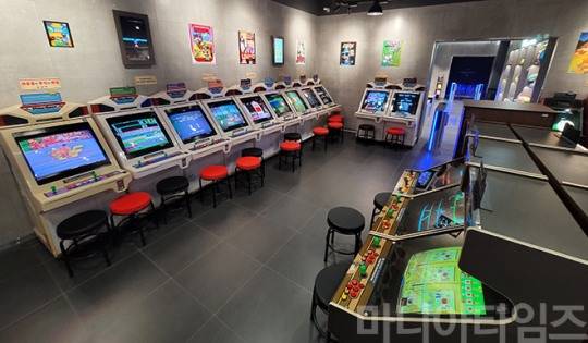 넷마블게임박물관. 게임박물관의 마지막에 들어서면 게임기들이 늘어서 있다. 소위 '오락실'에서 시간을 보낸 추억이 있는 이들에게는 반가운 공간이자, 아이들에게 가장 인기 있는 장소. 촬영 : 이동근 기자