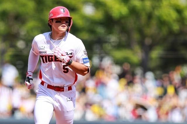 김도영이 부상 복귀 이튿날인 26일 홈런포를 때리고 그라운드를 돌고 있다. 사진=KIA 타이거즈