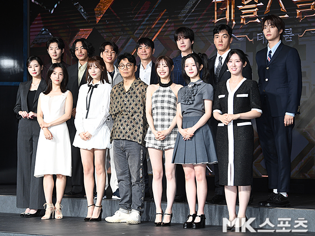 29일 오전 서울 마포구 호텔 나루 엠갤러리에서 넷플릭스(Netflix) 예능 ‘데블스 플랜: 데스룸’ 제작발표회가 진행됐다. 이날 현장에는 정종연 PD, 이세돌, 규현, 강지영, 윤소희, 세븐하이, 이승현, 정현규, 최현준, 츄, 김하린, 박상연, 손은유, 티노 등이 참석했다. / 사진 = 천정환 기자