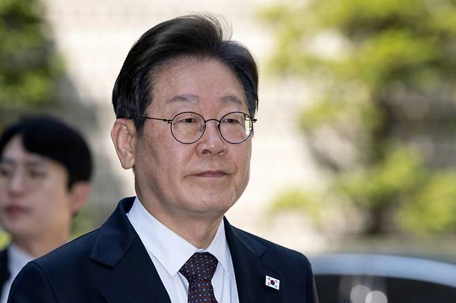 이재명 더불어민주당 대선 후보가 29일 오전 서울 서초구 서울중앙지방법원에서 열린 '대장동 배임 및 성남FC 뇌물' 1심 속행 공판에 출석하고 있다. 2025.4.29/사진=뉴스1
