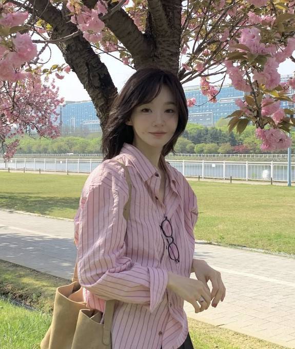 강민경 소셜 계정 캡처