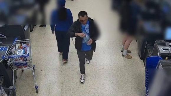 전 여자 친구에게 화학물질을 뿌리는 도주한 아프가니스탄 출신의 난민 압둘 에제디. 출처=영국 경찰