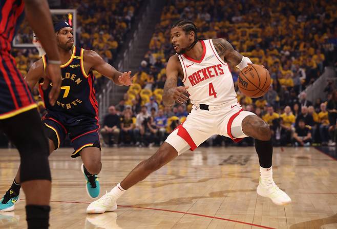 휴스턴 제일런 그린이 29일 골든스테이트와의 서부 콘퍼런스 PO 1라운드 4차전에서 드리블을 치며 슈팅 기회를 보고 있다. Imagn Images연합뉴스