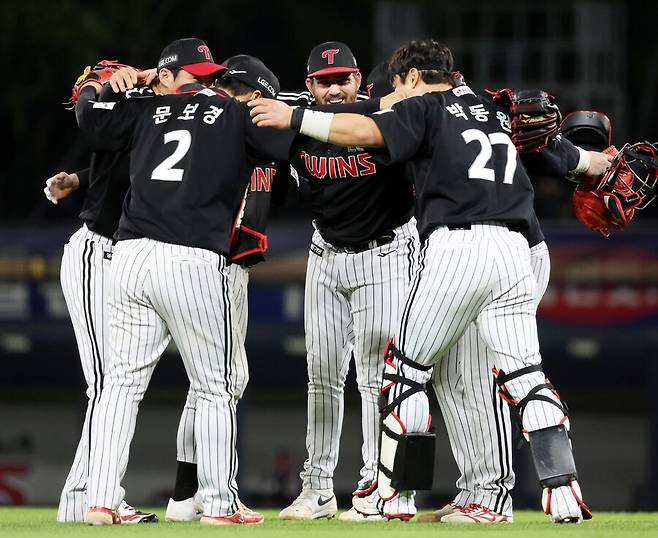 ▲ 불펜의 힘을 앞세워 25일 KIA에 6-5로 이기고 20승에 선착한 LG ⓒ연합뉴스