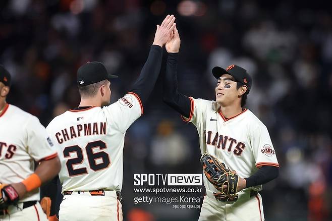 ▲ 이정후(오른쪽).