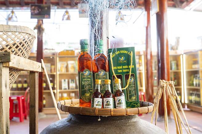 3대에 걸쳐 100년을 이어 온 피시소스 전문가게의 느억 맘, 응옥 란