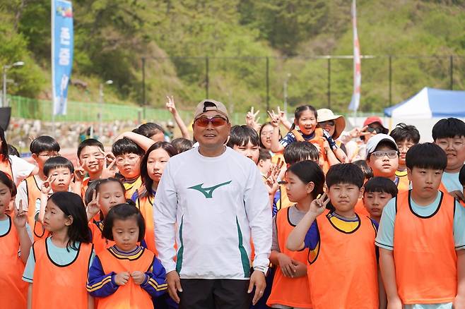 국민체육진흥공단이 이봉주와 함께한 소중한 운동회를 성황리에 마쳤다. 국민체육진흥공단