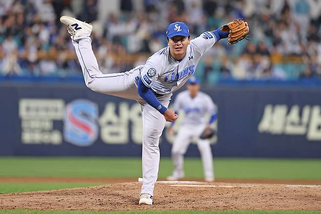 23일 대구삼성라이온즈파크에서 열린 2025 신한 SOL Bank KBO리그 KIA 타이거즈와 삼성 라이온즈의 경기, 삼성 이재희가 힘차게 공을 던지고 있다. 삼성 라이온즈