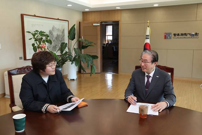 임기철 광주과학기술원 총장이 지난 29일 본보 정세영 부장과 인터뷰를 하고 있다. /임문철 기자 35mm@namdonews.com