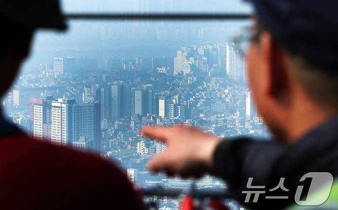 서울 남산에서 바라본 용산구·마포구 일대 모습/뉴스1 ⓒ News1 허경 기자