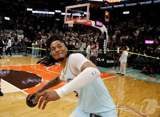 NBA 샌안토니오 스테폰 캐슬이 신인상을 수상했다. ⓒ AFP=뉴스1