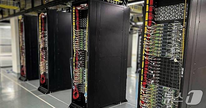 엔비디아 오라클 클라우드 인프라스트럭처(OCI) 슈퍼클러스터 데이터센터에 수랭식 엔비디아 GB200 NVL72 랙 공급(엔비디아 제공)