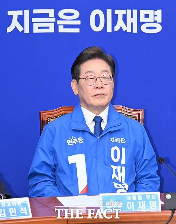 이재명 더불어민주당 대선 후보가 평균 노동시간을 줄이고 노동자들의 재충전과 생활부담을 완화 등 직장인 맞춤 공약을 내놓았다. /박헌우 기자