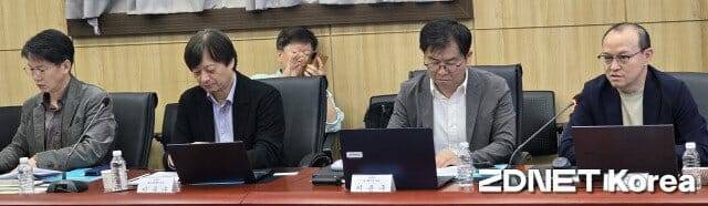 패널 토론에 나선 방승현 오리엔텀 대표, 이용구 위드웨이브 대표, 이준구 큐노바컴퓨팅 대표, 윤주천 ETRI 양자기술본부장.(오른쪽부터)