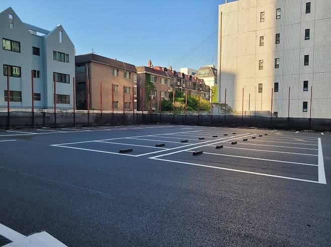 강남구가 조성한 논현동 사유지 임시주차장 모습. 강남구 제공.