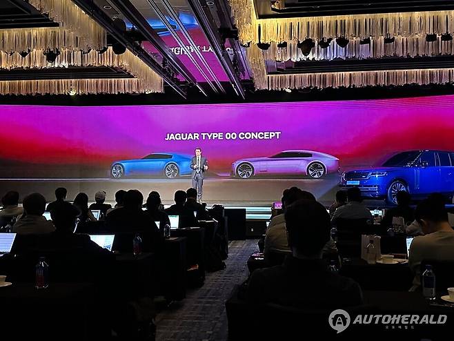 JLR코리아가 고객 신뢰 강화를 위한 미래 혁신 전략 '원(ONE)' 전략을 발표했다(오토헤럴드 김훈기 기자)