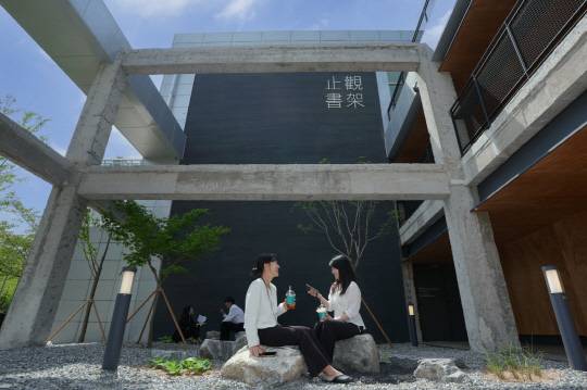 수원특례시 평생학습관 지관서가/사진제공=수원특례시