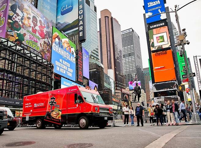 미국 뉴욕 최대 번화가인 타임스퀘어에 등장한 농심 신라면 푸드트럭. 농심 제공