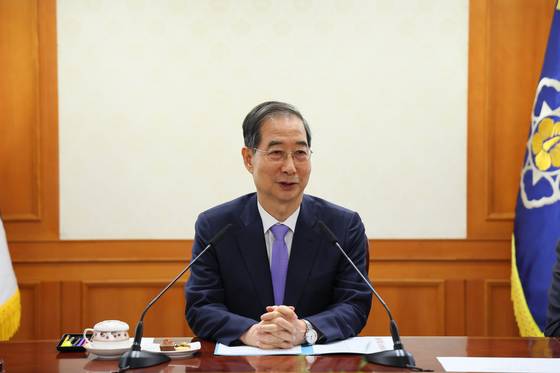 한덕수 대통령 권한대행 국무총리는 29일 정부서울청사에서 강금구 신임 주아제르바이잔 대사 등 7명에게 신임장을 수여했다. 뉴스1