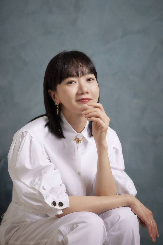 Bae Doo -na as Taek -sun ⁣in 'Virus'