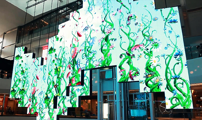 롯데월드몰 아트리움 미디어 상들리에. 롯데물산 제공