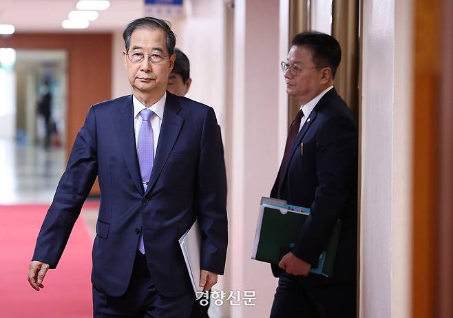 한덕수 대통령 권한대행 겸 국무총리가 지난 29일 정부서울청사에서 열린 국무회의에 참석하고 있다. 대통령실사진기자단