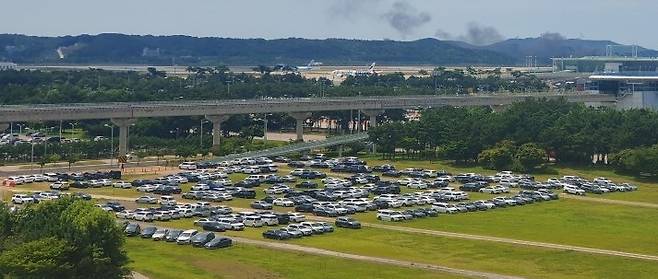 인천국제공항공사 청사 앞 잔디밭이 주차장으로 변했다. 인천국제공항공사 제공