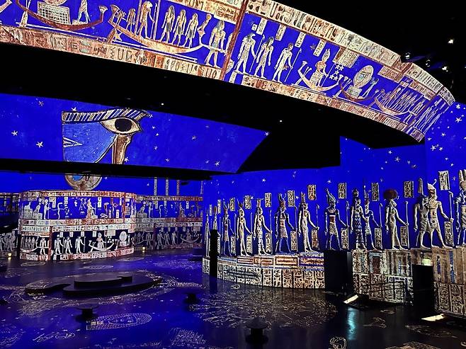 View of "Egyptian Pharaohs, From Cheops to Ramesses II" at the Theatre des Lumieres at the Walkerhill Hotel & Resort B1 (Courtesy of TMONET / Theatre des Lumieres)
