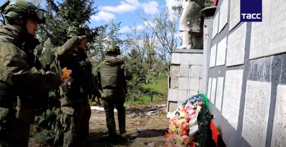 North Korean soldiers are seen laying wreaths at a memorial wall and saluting in a video released by Russia's state-run Tass News Agency [SCREEN CAPTURE]