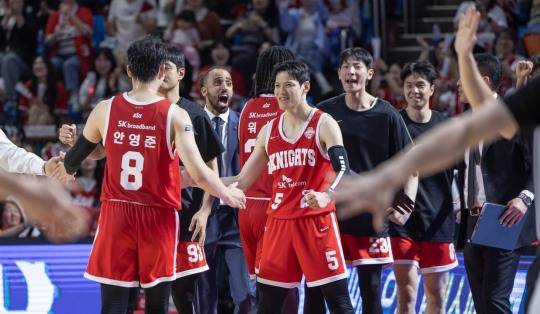 승기 잡은 SK 환호. 사진[연합뉴스]