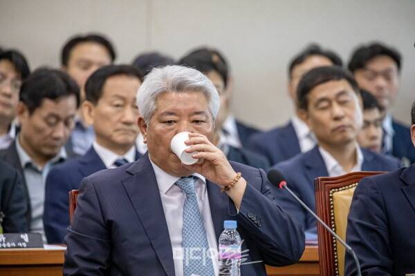 ▲지난해 6월 국회 과방위 전체회의에 출석한 김홍일 당시 방통위원장. 사진=김용욱 기자