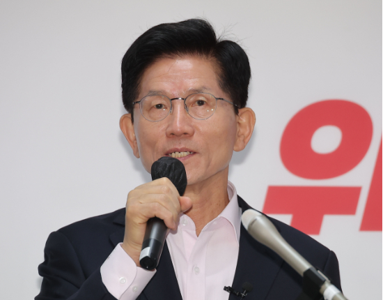 김문수 국민의힘 대선 예비후보가 30일 서울 여의도 대하빌딩 후보 캠프 사무실에서 정책 발표 기자회견을 하고 있다. (사진=연합뉴스)