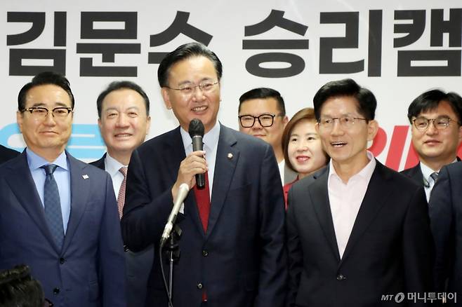 (서울=뉴스1) = 유상범 국민의힘 의원이 30일 오전 서울 여의도 김문수 후보 캠프 사무실에서 김 후보의 지지선언을 하고 있다.김문수 캠프 제공. 재판매 및 DB 금지) 2025.4.30/뉴스1 Copyright (C) 뉴스1. All rights reserved. 무단 전재 및 재배포, AI학습 이용 금지. /사진=(서울=뉴스1)