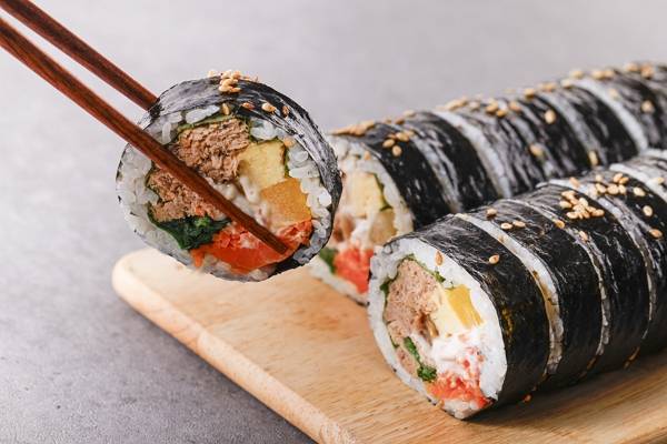 김밥 만드는 단기 아르바이트생을 구하면서 1만5000원을 제시한 구인 글이 화제다. 사진은 기사 본문과는 무관한 자료 사진. /사진=이미지투데이