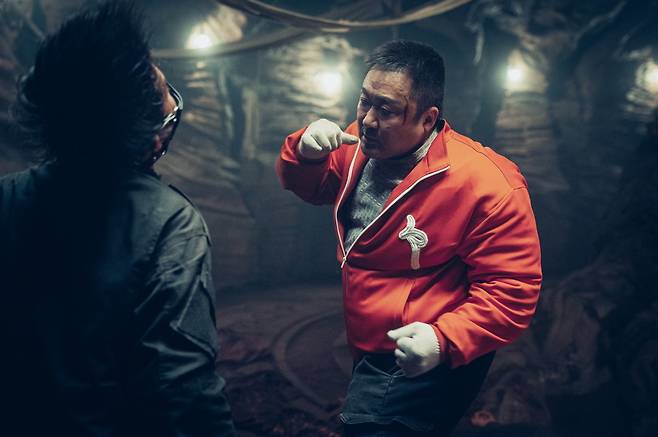 영화 ‘거룩한 밤: 데몬 헌터스’ 스틸, 롯데엔터테인먼트 제공