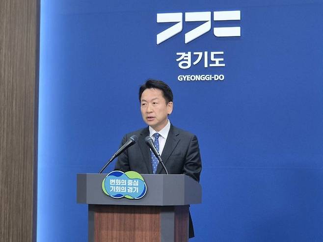 [수원=뉴시스] 이병희 기자 = 고영인 경기도 경제부지사가 지난 1월10일 오후 도청에서 기자회견을 하고 있다. 2025.01.10. iambh@newsis.com *재판매 및 DB 금지