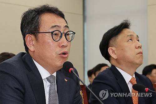 답변하는 유영상 SKT 대표이사 [연합뉴스]