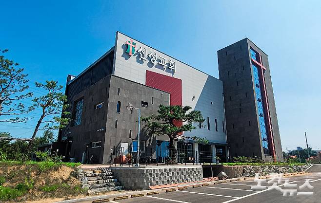 청주신성교회 전경(담임 선용호목사). 최영실 아나운서