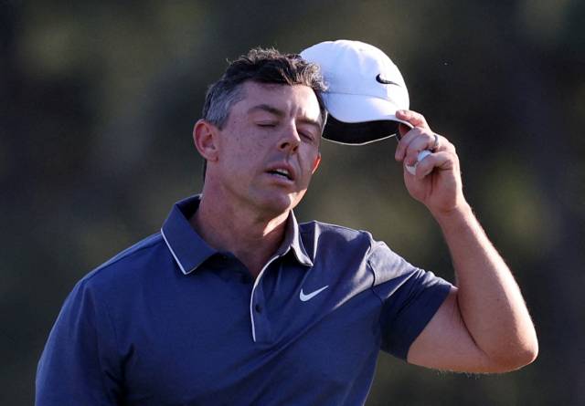 정규 라운드 18번 홀 1.5m 파 퍼트를 왼쪽으로 놓치고 허탈해 하는 매킬로이. 로이터연합뉴스